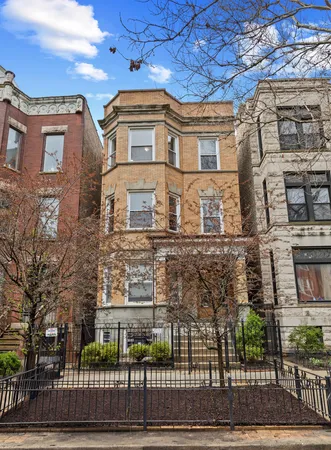 $3,500 | 915 West Newport Avenue, Unit 2, Chicago, IL 60657