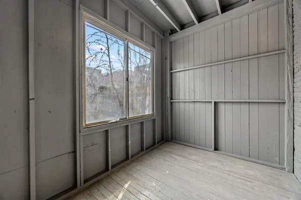 $3,500 | 915 West Newport Avenue, Unit 2, Chicago, IL 60657