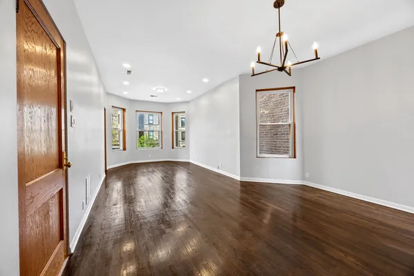 $3,500 | 915 West Newport Avenue, Unit 2, Chicago, IL 60657
