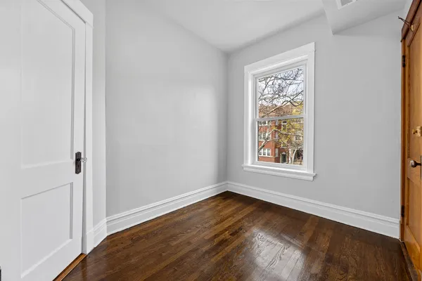 $3,500 | 915 West Newport Avenue, Unit 2, Chicago, IL 60657
