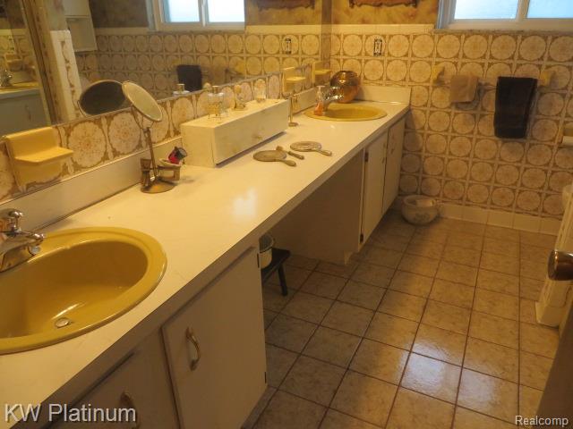 49400 Callens Road Chesterfield, MI 48047 - Photo 33 of 38