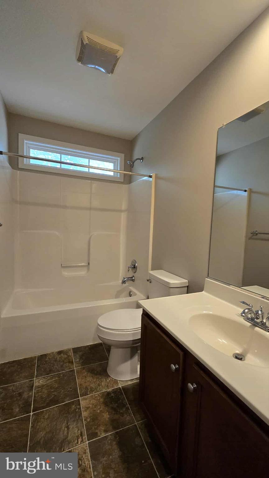 511 National Avenue Winchester, VA 22601 - Photo 3 of 10 a bathroom with a sink a toilet and a bathtub