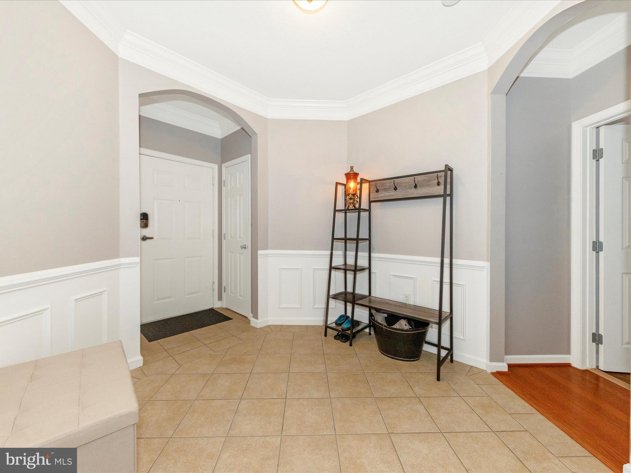 7 Booth Street, Unit 201 Gaithersburg, MD 20878 - Photo 15 of 67 Foyer