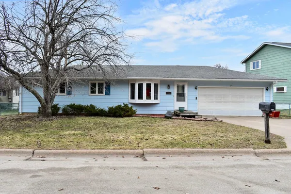 $250,000 | 772 Bluffview Circle, Winona, MN 55987