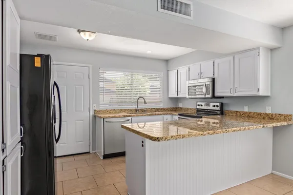 $2,300 | 2609 North Nebraska Street, Chandler, AZ 85225