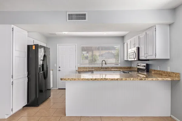 $2,300 | 2609 North Nebraska Street, Chandler, AZ 85225