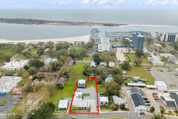 $999,900 | 647 Howard Avenue, Biloxi, MS 39530