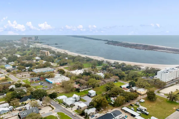 $999,900 | 647 Howard Avenue, Biloxi, MS 39530