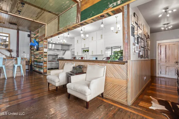 $999,900 | 647 Howard Avenue, Biloxi, MS 39530