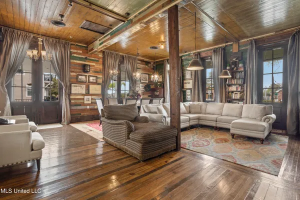 $999,900 | 647 Howard Avenue, Biloxi, MS 39530