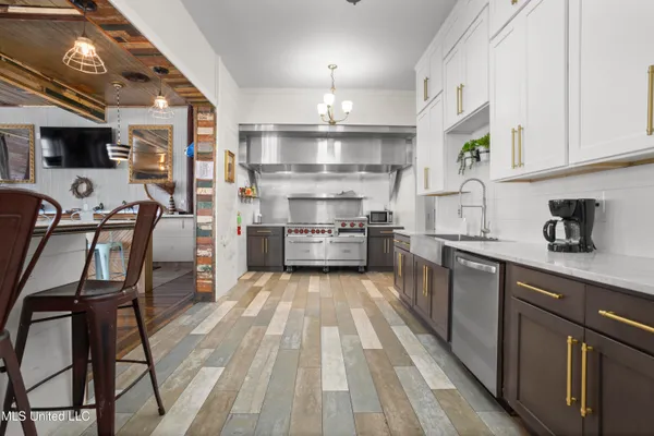 $999,900 | 647 Howard Avenue, Biloxi, MS 39530
