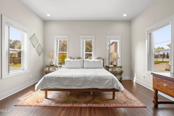 $999,900 | 647 Howard Avenue, Biloxi, MS 39530