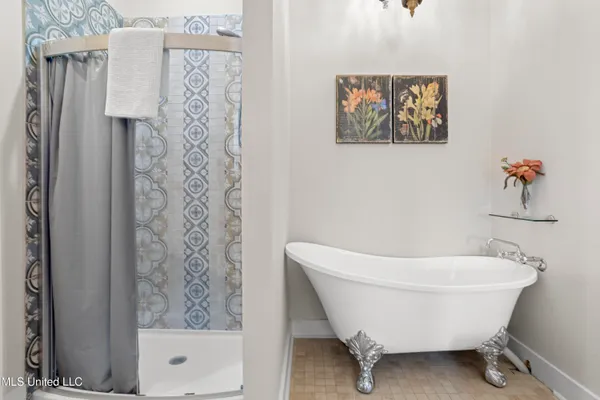 $999,900 | 647 Howard Avenue, Biloxi, MS 39530