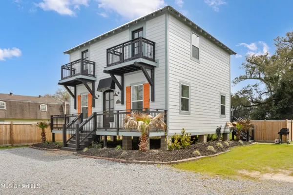 $999,900 | 647 Howard Avenue, Biloxi, MS 39530