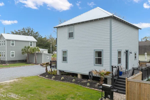 $999,900 | 647 Howard Avenue, Biloxi, MS 39530