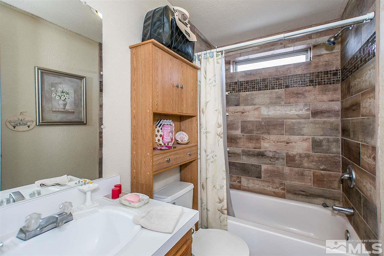 2735 Snapdragon Way Reno, NV 89512 - Photo 6 of 18 a bathroom with a sink and a bathtub