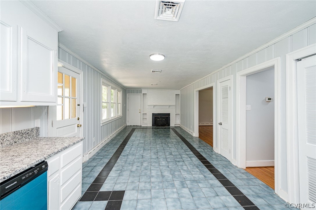 12038 Ashcake Road Ashland, VA 23005 - Photo 8 of 21 Kitchen view to door to sun room, eat in area, liv