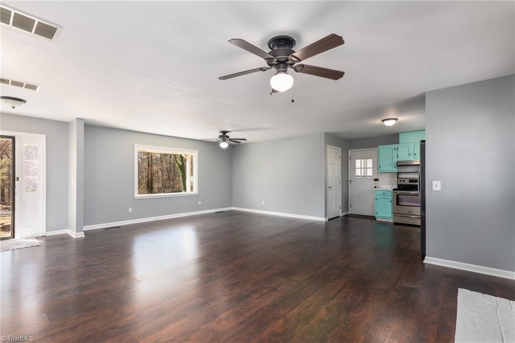 1483 Fieldmount Road Kernersville, NC 27284 - Photo 8 of 20 Living Room