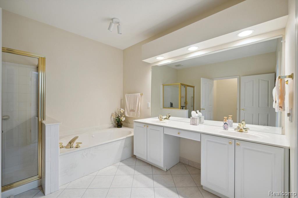 1424 Copper Circle, Unit 10 Rochester, MI 48306 - Photo 14 of 22 Gallery Image 14