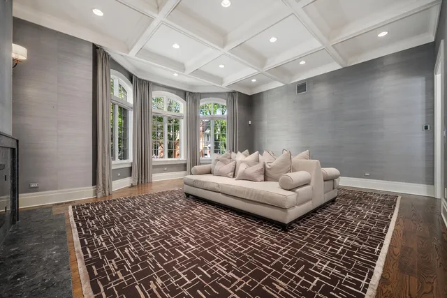 $4,595,000 | 3752 North Janssen Avenue, Chicago, IL 60613