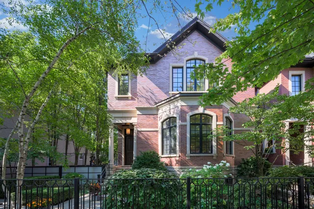 $4,595,000 | 3752 North Janssen Avenue, Chicago, IL 60613