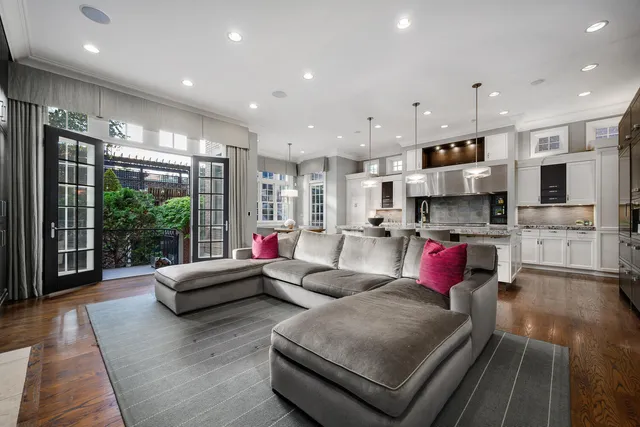 $4,595,000 | 3752 North Janssen Avenue, Chicago, IL 60613