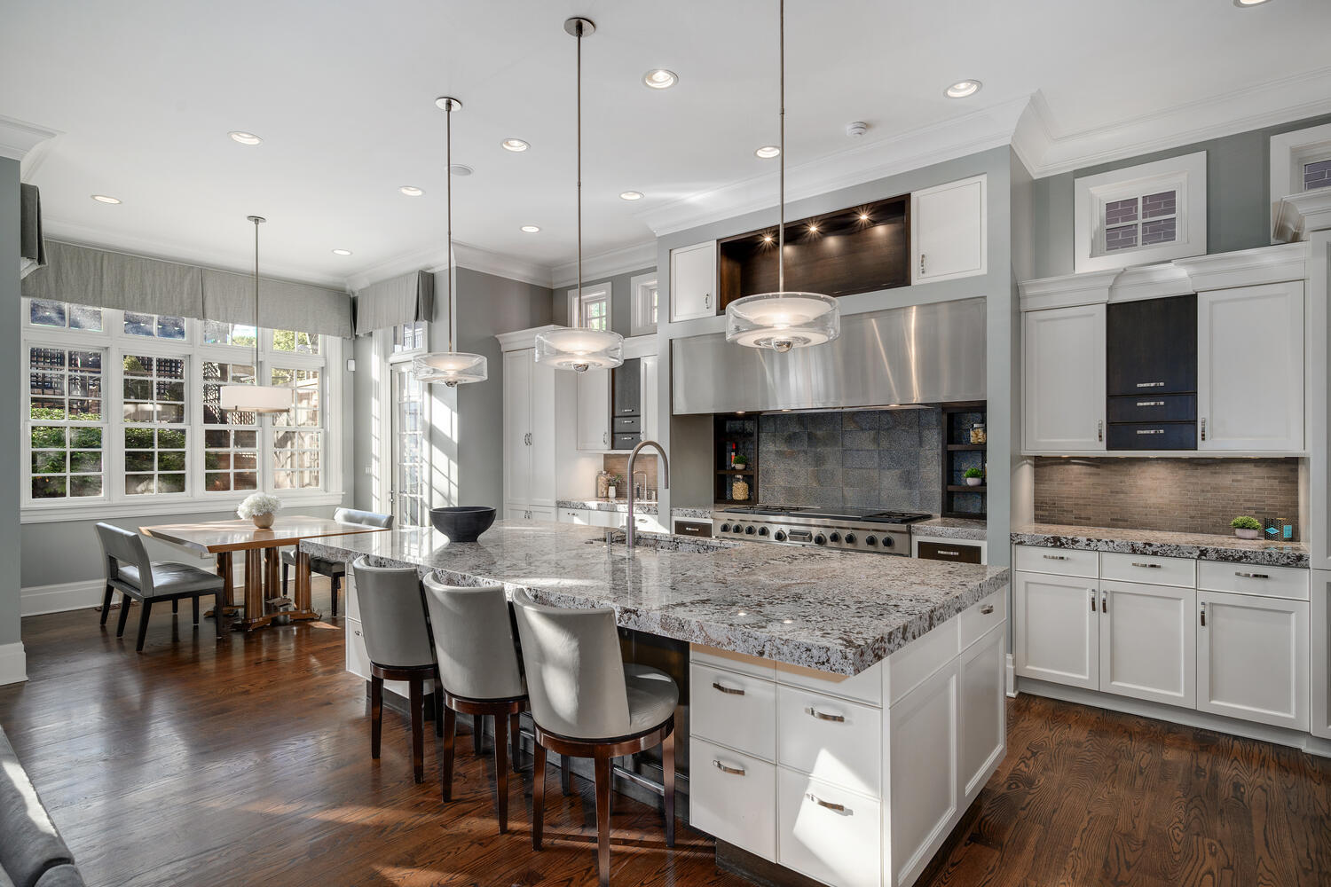 3752 North Janssen Avenue Chicago, IL 60613 - Photo 27 of 86