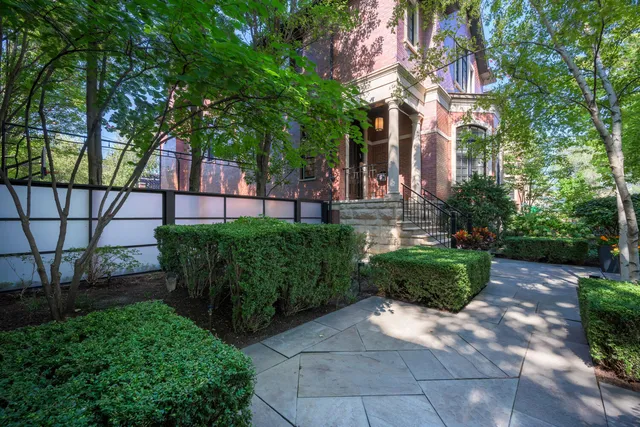 $4,595,000 | 3752 North Janssen Avenue, Chicago, IL 60613