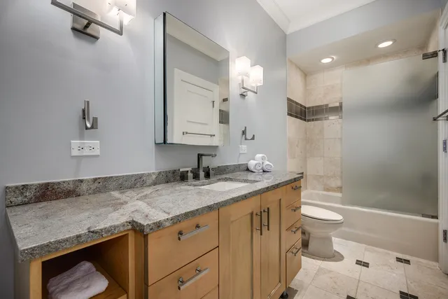 $4,595,000 | 3752 North Janssen Avenue, Chicago, IL 60613