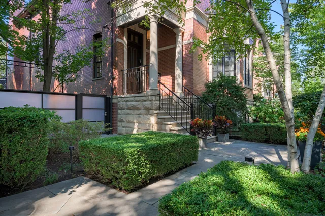 $4,595,000 | 3752 North Janssen Avenue, Chicago, IL 60613