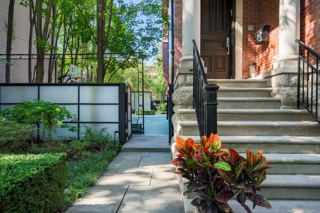 $4,595,000 | 3752 North Janssen Avenue, Chicago, IL 60613