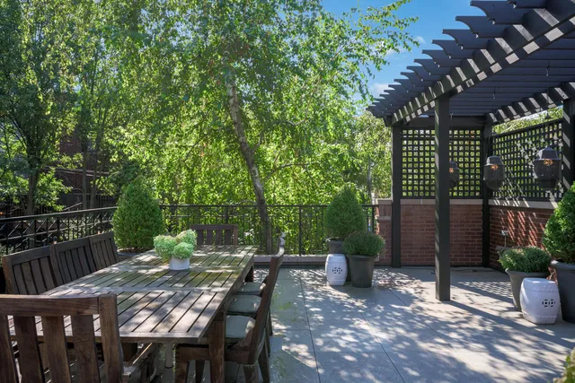 $4,595,000 | 3752 North Janssen Avenue, Chicago, IL 60613