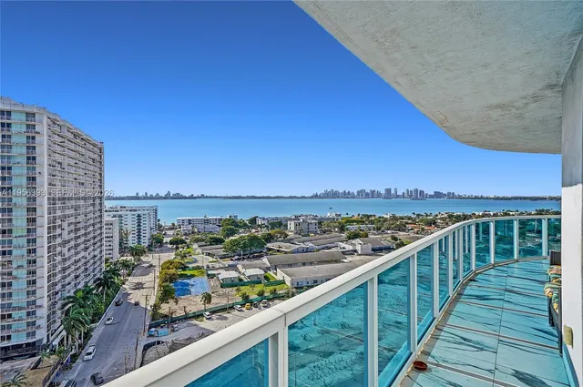 a picture of a table and chairs