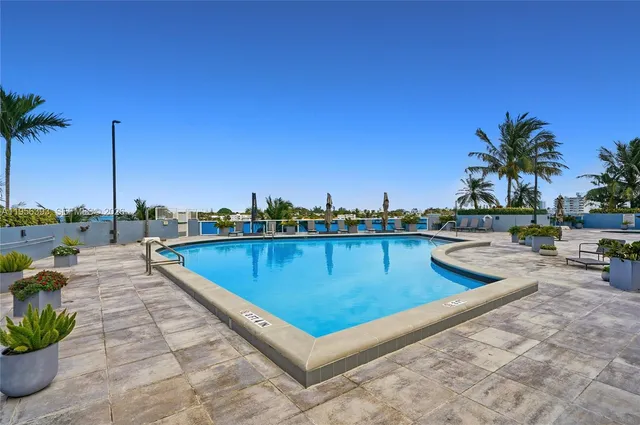 $524,900 | 1881 79th Street Causeway, Unit 1705, North Bay Village, FL 33141