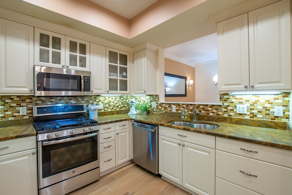 1000 Albion Road, Unit 1106 Bedford, MA 01730 - Photo 13 of 38 Gallery Image 13