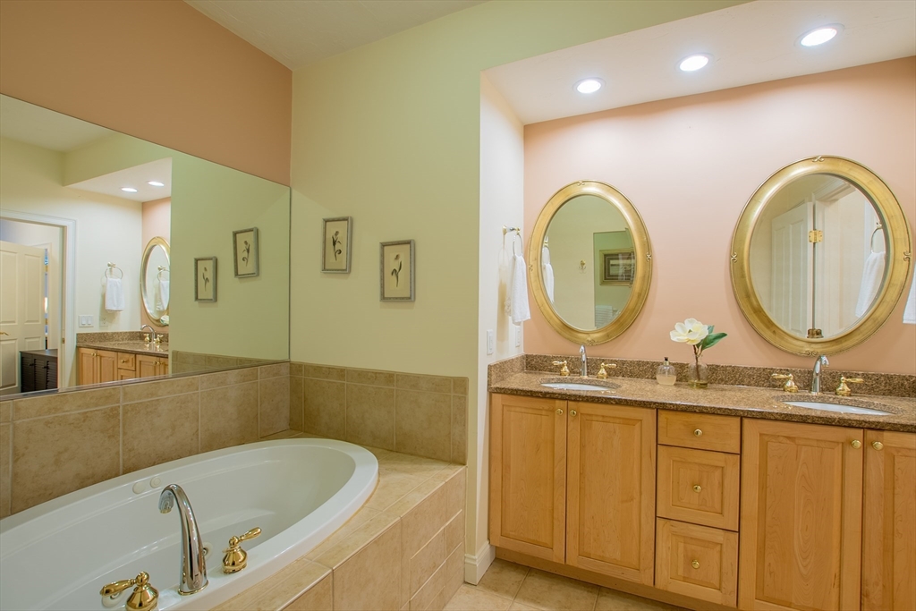 1000 Albion Road, Unit 1106 Bedford, MA 01730 - Photo 7 of 38 Gallery Image 7