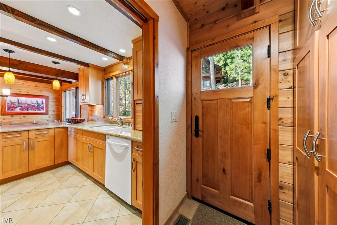 988 Wander Way Incline Village, NV 89451 - Photo 16 of 49 Kitchen/Pantry