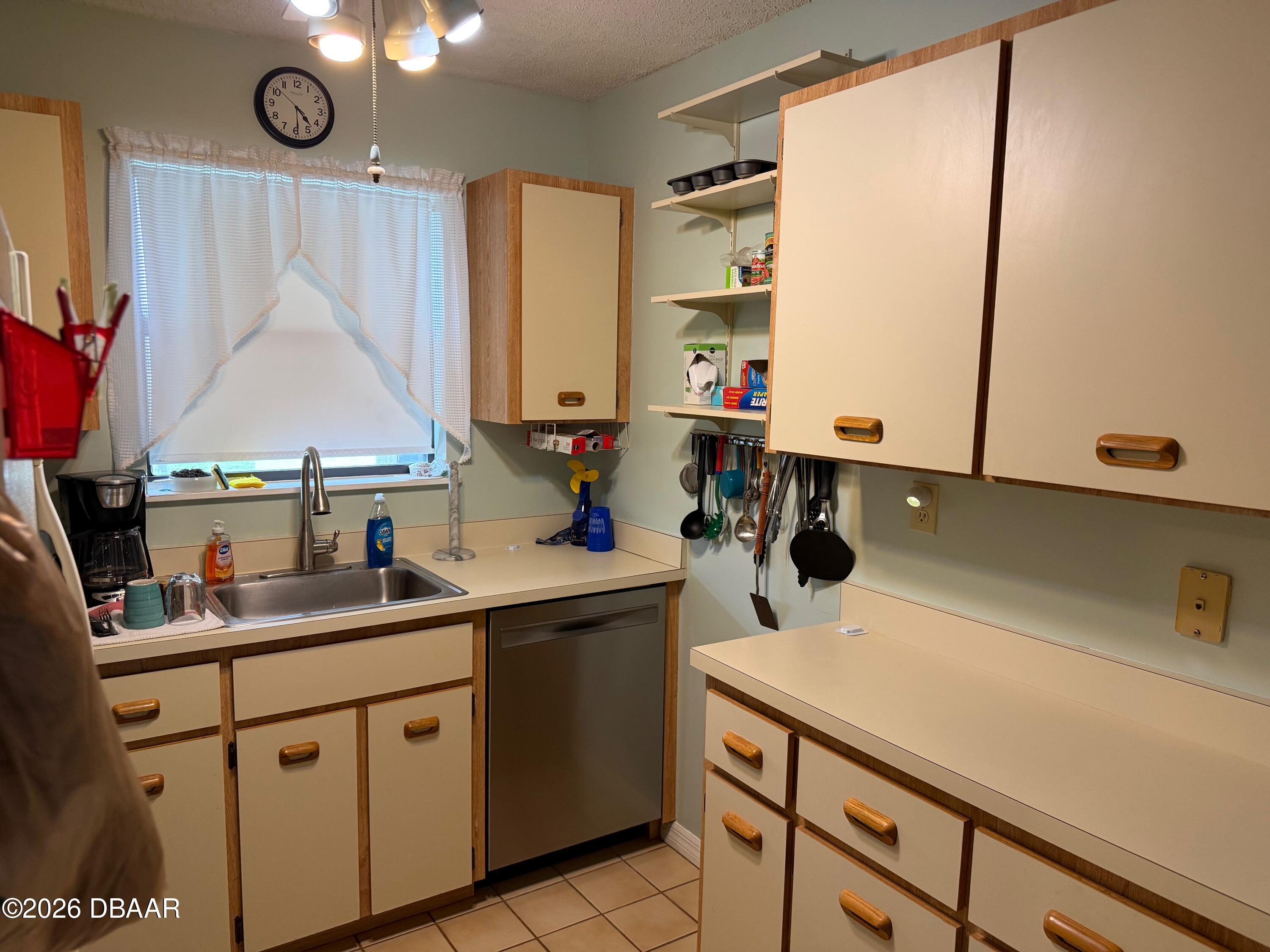 604 Robin Road, Unit B Ormond Beach, FL 32176 - Photo 7 of 21 IMG_3112