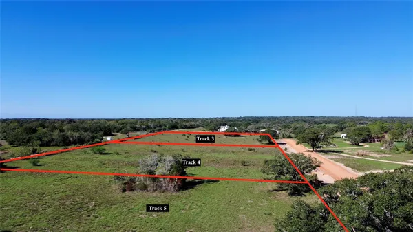 a view of a dry yard