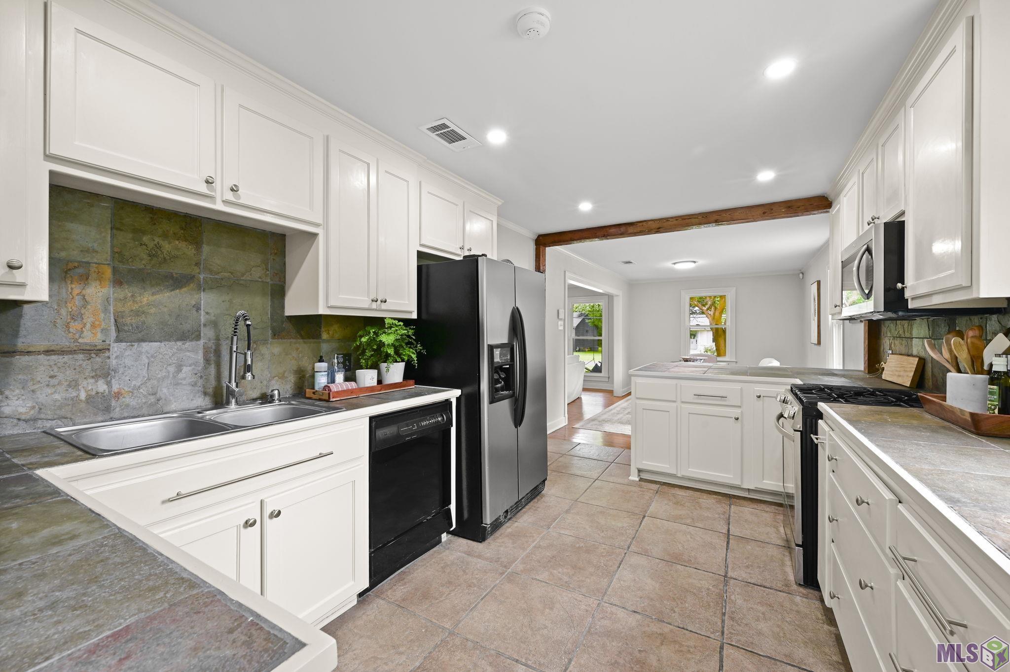 2023 Edinburgh Avenue Baton Rouge, LA 70808 - Photo 12 of 22