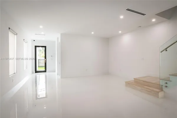 an empty room with windows and pillars in it