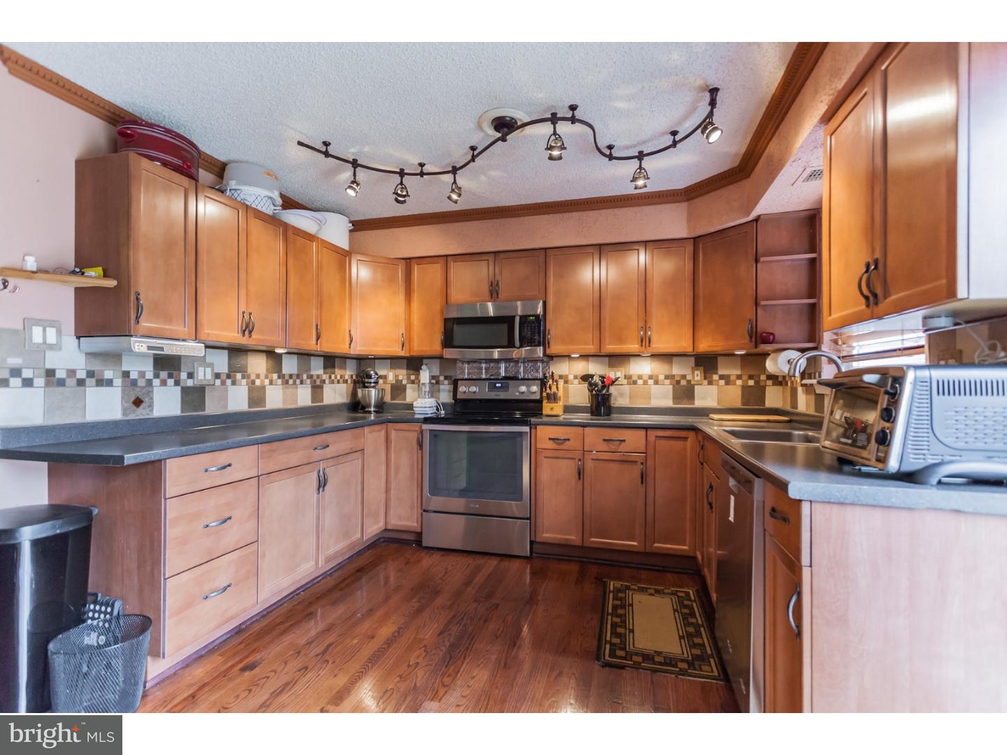 5221 Bay Road Bensalem, PA 19020 - Photo 9 of 24 Gallery Image 9