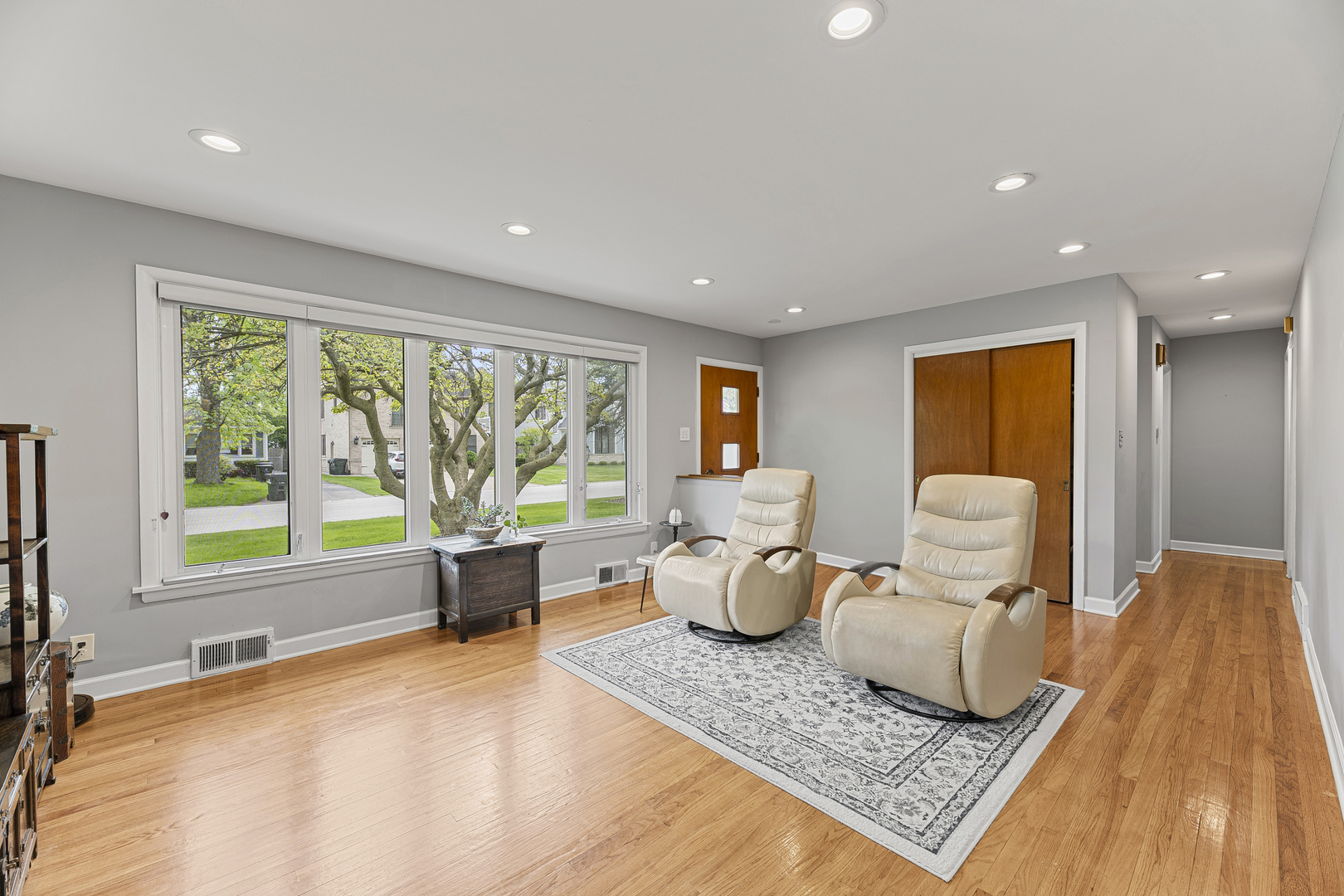 2232 Covert Road Glenview, IL 60025 - Photo 4 of 34