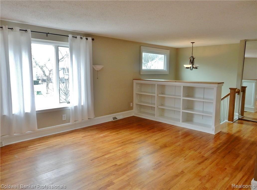 531 Reed Street Northville, MI 48167 - Photo 5 of 24 living room (2).JPG