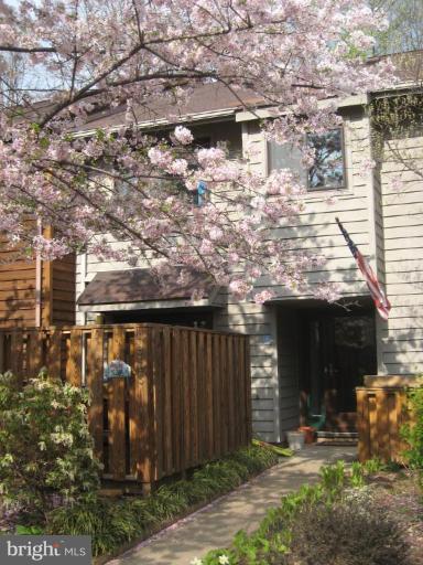 1935 Winterport Cluster Reston, VA 20191 - Photo 1 of 5 Exterior (Main)