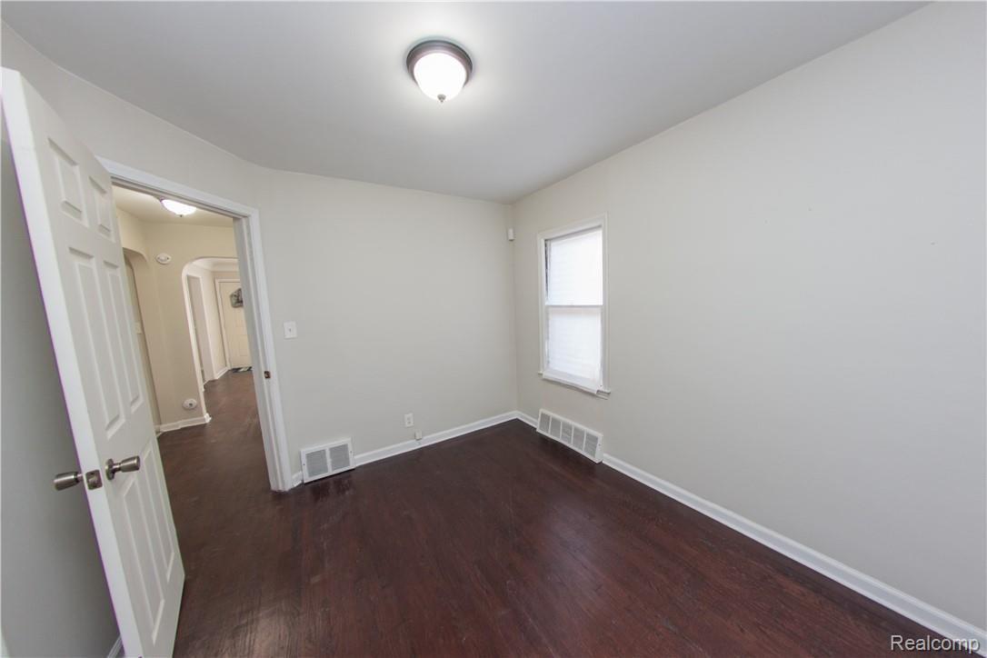 13437 Toepfer Road Warren, MI 48089 - Photo 23 of 57 bedroom1-4.jpg