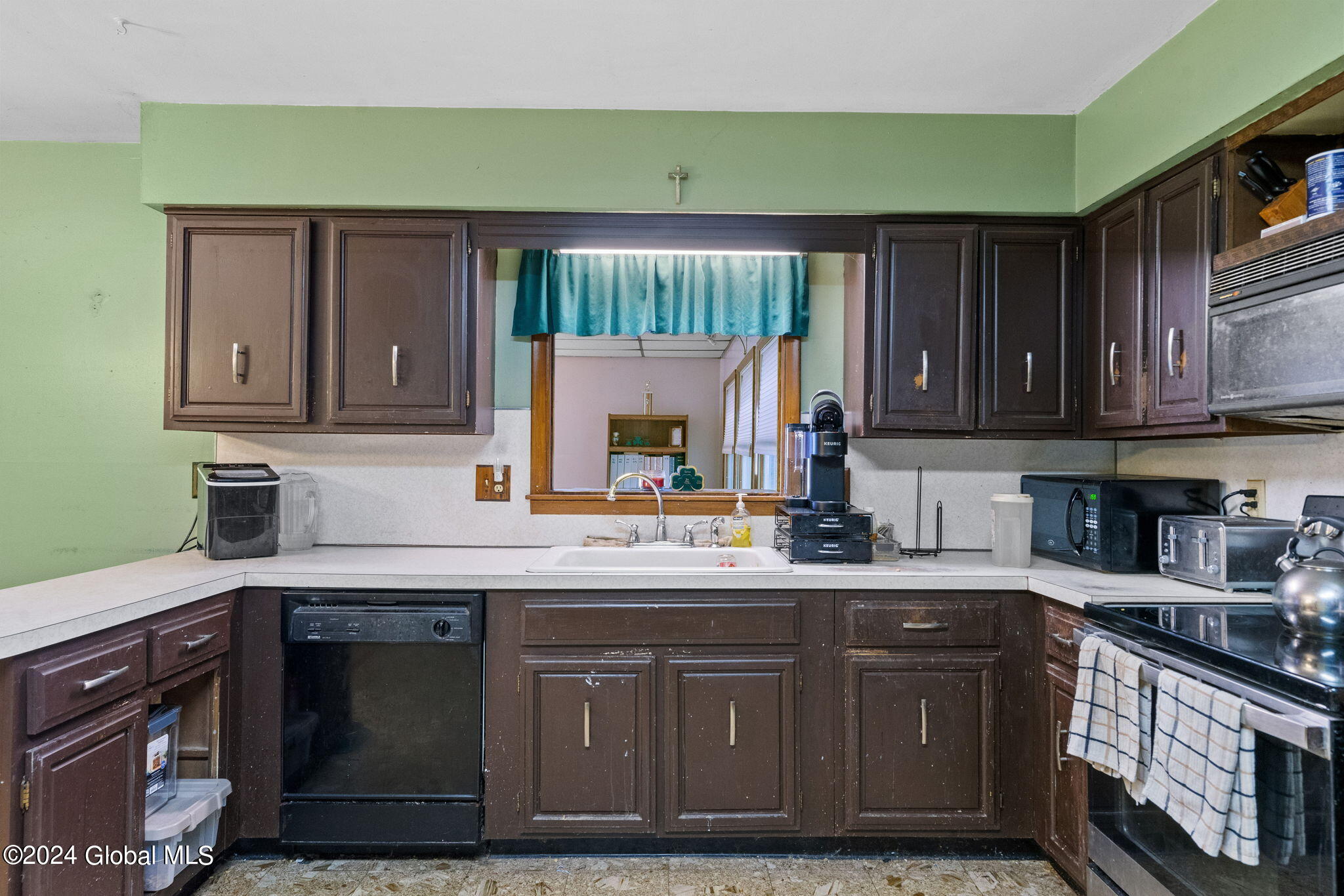 10 Flicker Drive Colonie, NY 12110 - Photo 13 of 31 12-web-or-mls-10-flicker-dr