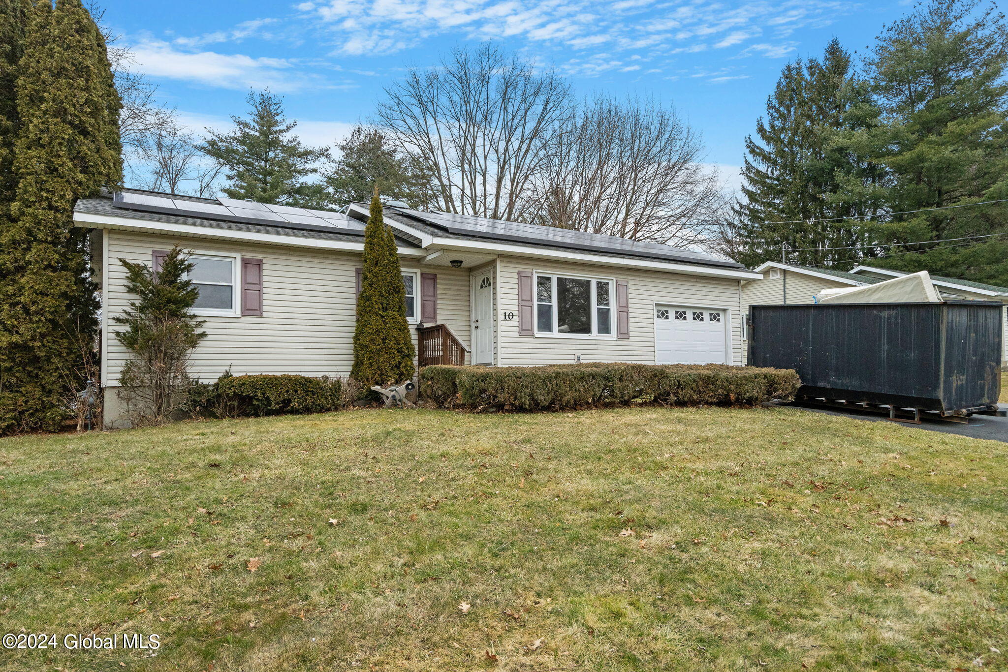 10 Flicker Drive Colonie, NY 12110 - Photo 2 of 31 1-web-or-mls-10-flicker-dr