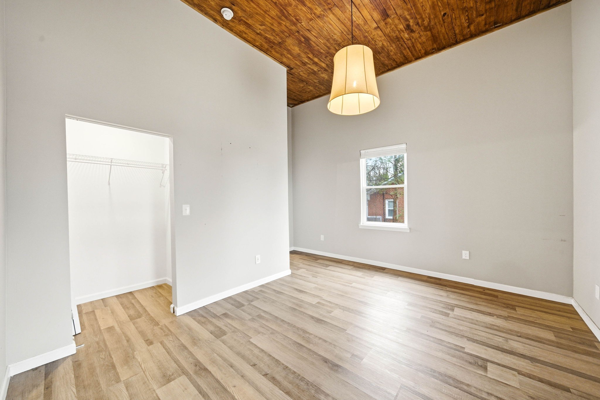 504 North Washington Street Tullahoma, TN 37388 - Photo 12 of 41 a view of an empty room with wooden floor and a window