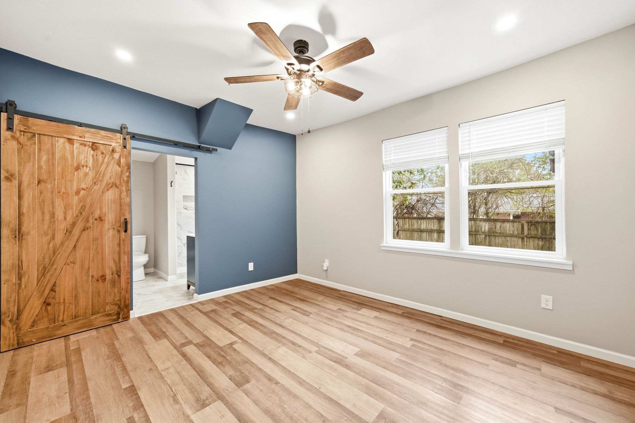 504 North Washington Street Tullahoma, TN 37388 - Photo 13 of 41 a view of a livingroom with a ceiling fan and window